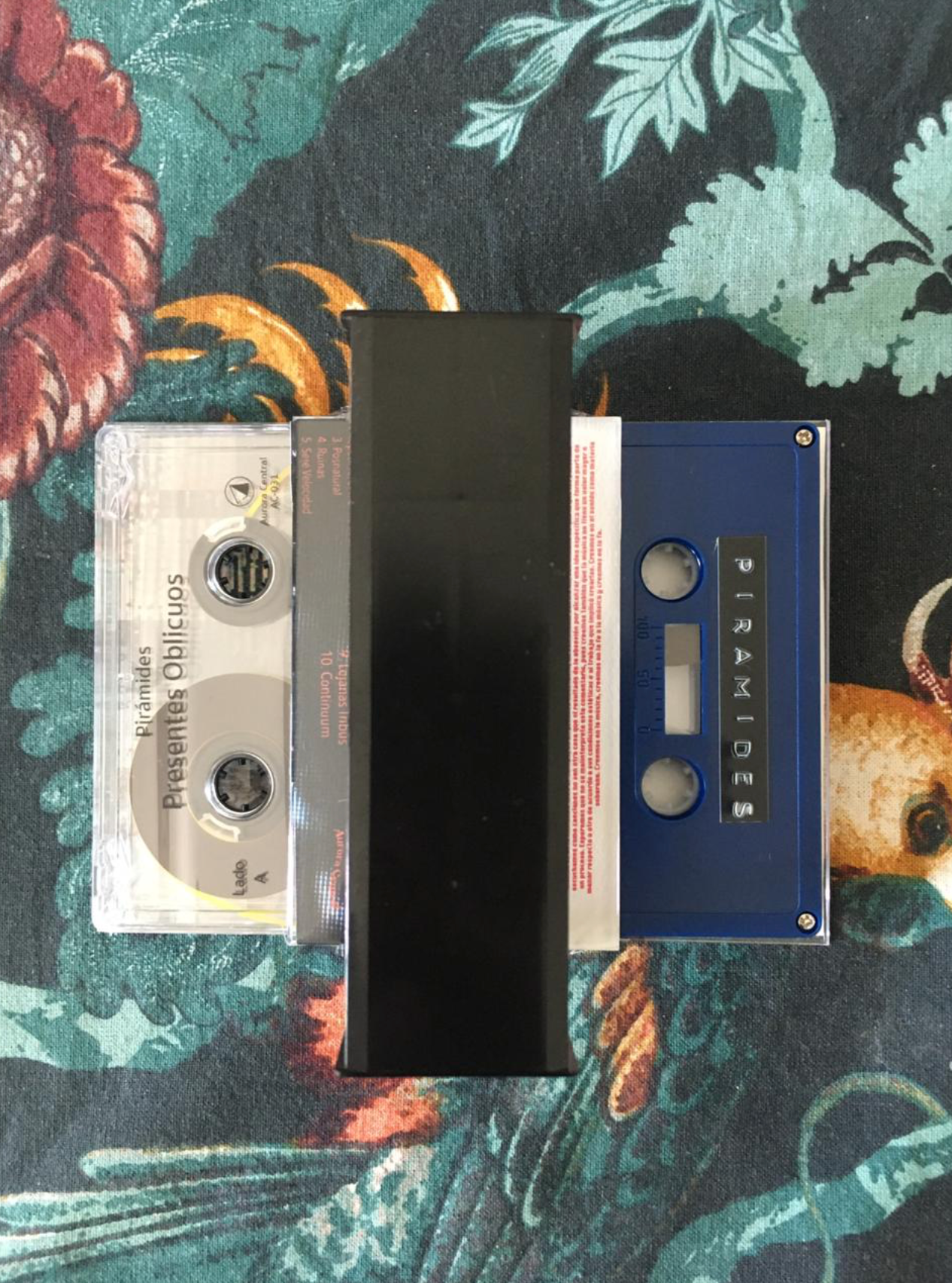 Pirámides - Presentes Oblicuos (Version Deluxe) (Cassette)