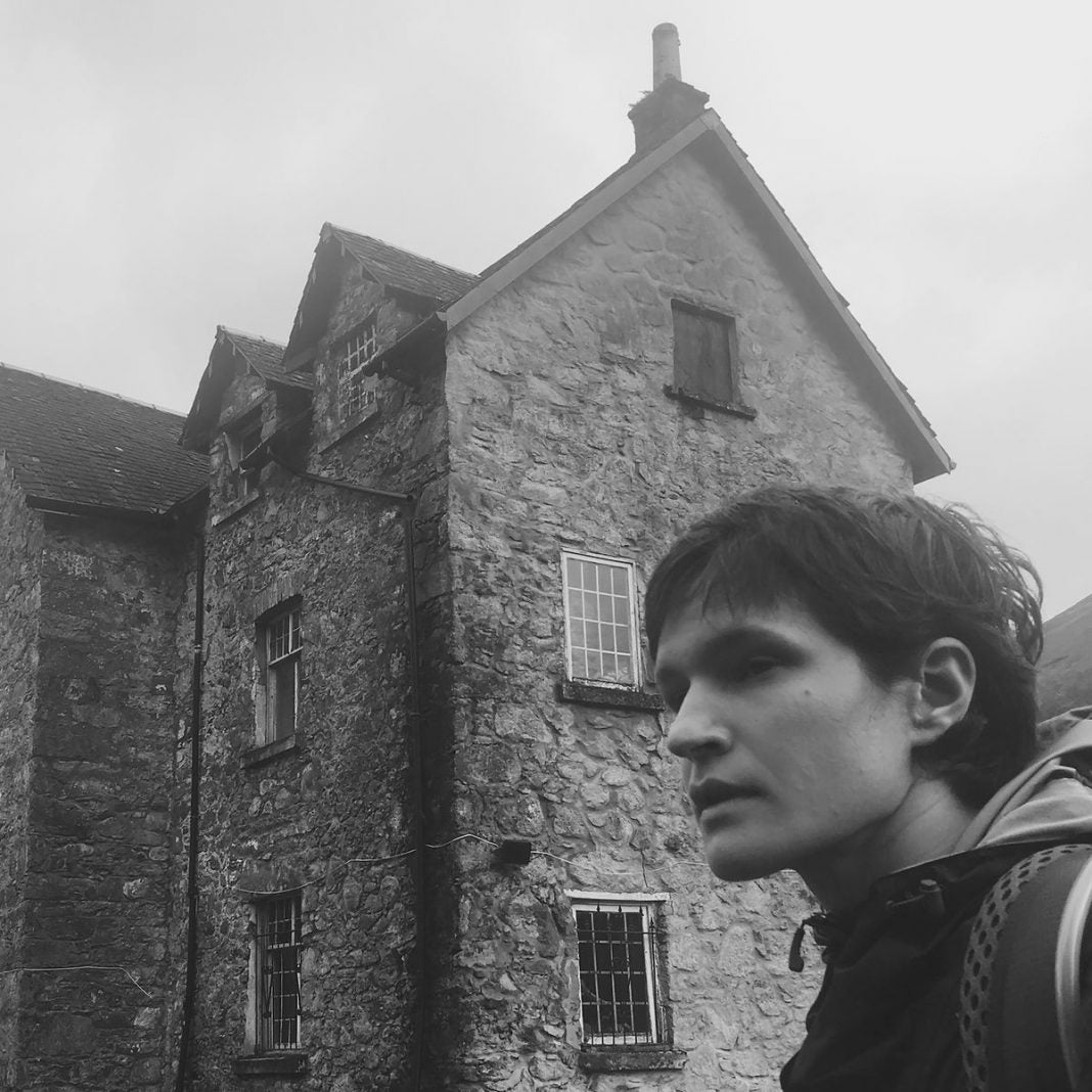 Adrianne Lenker / Abysskiss